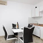 Apartments By The Sea Tisno, Murter - 812 Διαμέρισμα Tisno