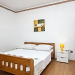 Apartments By The Sea Tisno, Murter - 812 Διαμέρισμα