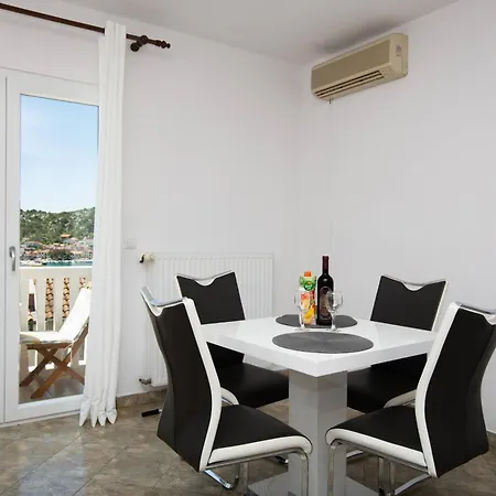 Apartments By The Sea Tisno, Murter - 812 Tisno