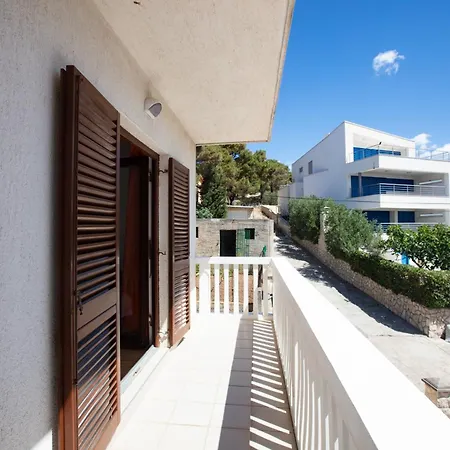 Apartments By The Sea Tisno, Murter - 812 Tisno