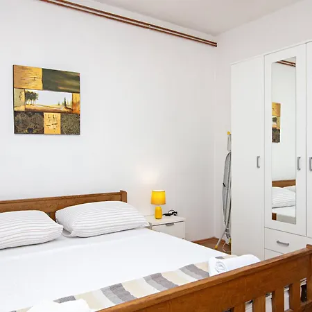 Apartments By The Sea Tisno, Murter - 812 Apartment