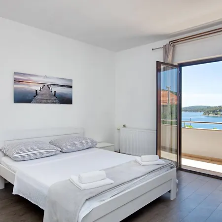 Apartments By The Sea Tisno, Murter - 812 *